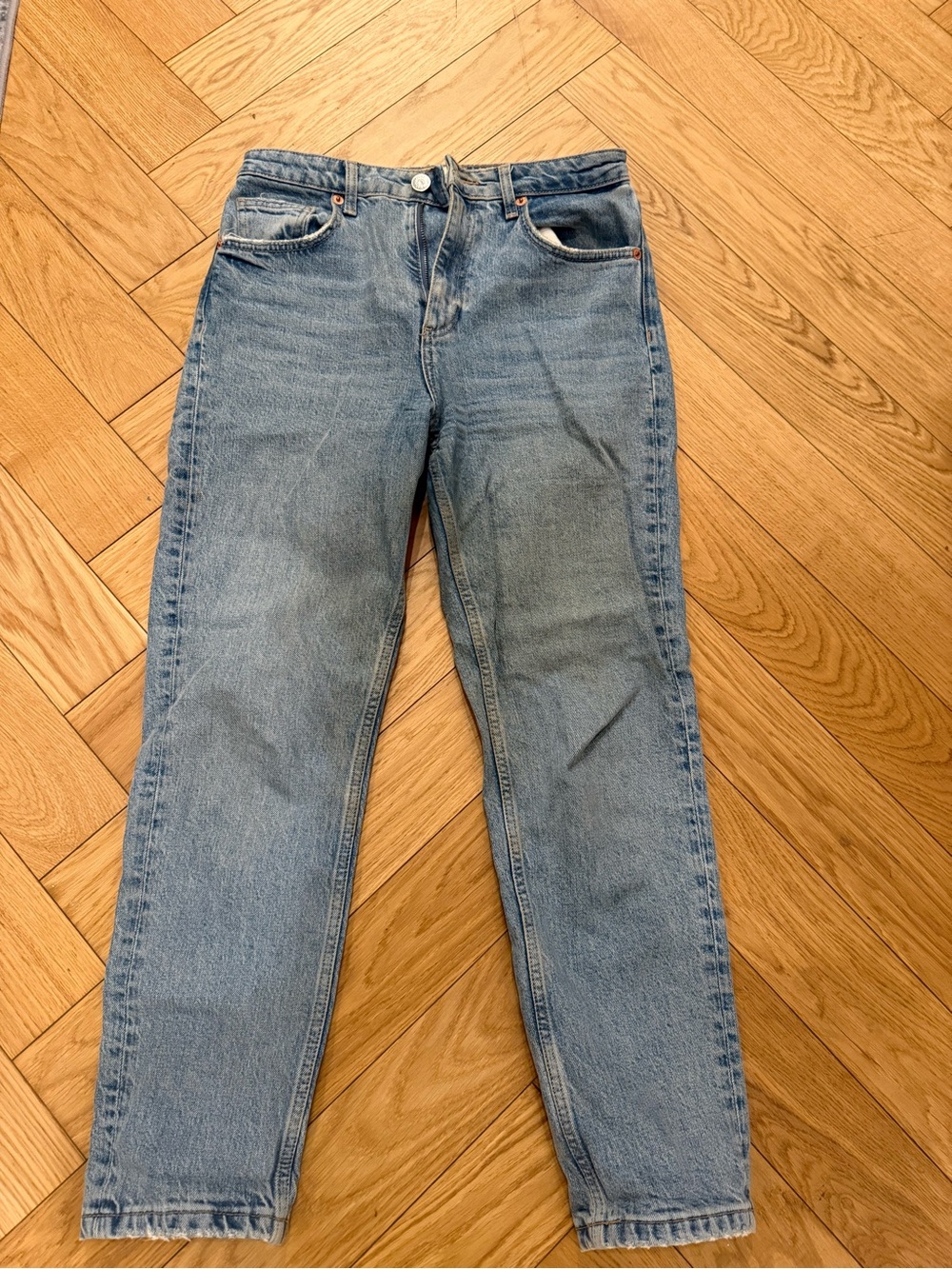 Zara Straight-Leg Women's Jeans in Light Blue Wash
